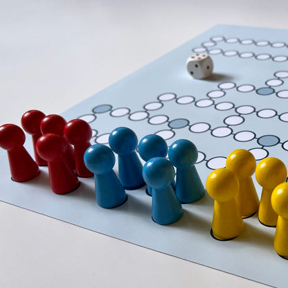 Spieltz Spielmaterial-Set für Ludo, große Halmakegel19/40 mm, Würfel 20 mm